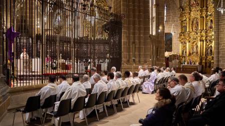 Celebración de la misa crismal en la Catedral de Pamplona