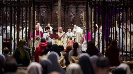 Celebración de la misa crismal en la Catedral de Pamplona