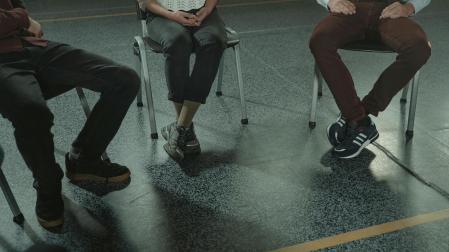 Menores conversando