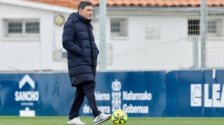 A: J.P. Urdíroz F: 25-03-2026 P: Braulio L: Pamplona. Instalaciones del C.A. Osasuna en Tajonar. T: Fútbol. Entrenamiento del primer equipo.