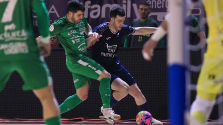 Un momento del partido entre el Alzira y el Xota