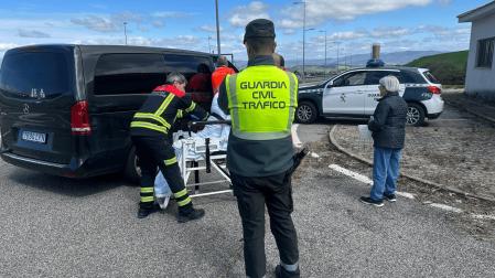 Agentes de la Guardia Civil auxiliaron al hombre de 78 años con una indisposición