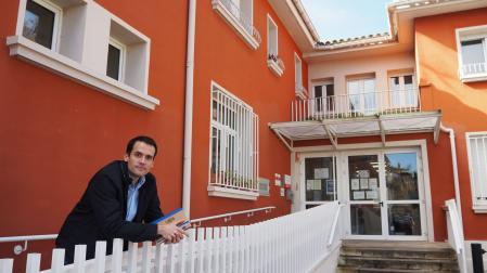 El alcalde de Sangüesa, Javier Solozábal Amorena, a las puertas de la residencia de mayores