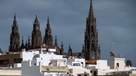 Vistas de la Iglesia de San Juan Bautista de Arucas (Gran Canaria)