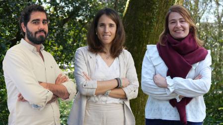 Leire Labaka, Josune Hernantes y Fernando María de Villar Rosety, de la Escuela de Ingeniería Tecnun de la Universidad de Navarra