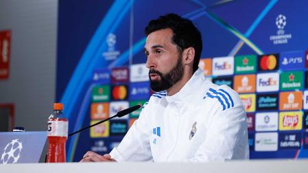 El técnico madridista Álvaro Arbeloa,durante la rueda de prensa en la previa al choque de ida de los cuartos de final de la Champions contra el Bayern de Münich