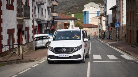 Fotos del nuevo servicio de autobús a demanda para Basaburua