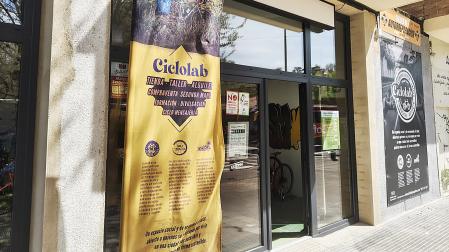 Entrada del nuevo comercio en Pamplona