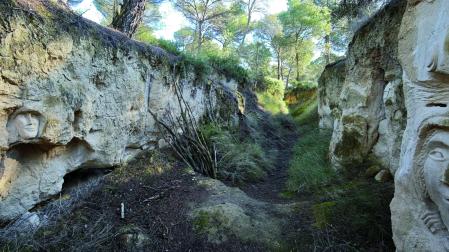 Un sorprendente barranco esculpido es uno de los atractivos de esta ruta por Falces