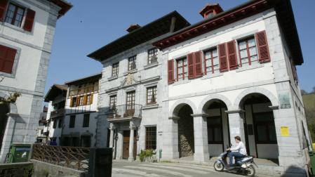 Imagen del edificio Eskolttiki, que será remodelado en Lesaka