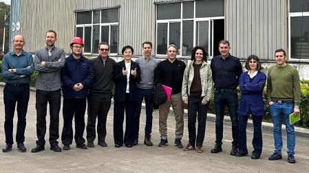 Representantes de la cooperativa con enlaces de China.