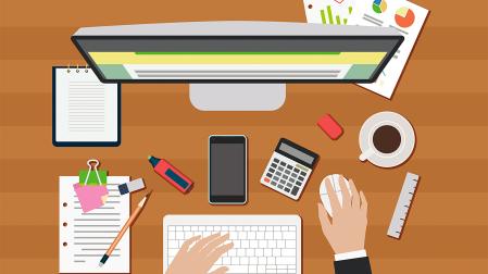 Una mesa de escritorio con el ordenador, los útiles de trabajo y el teléfono móvil en el medio