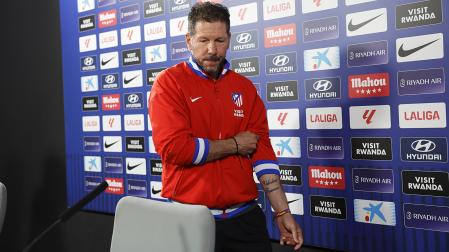 El entrenador del Atlético de Madrid Diego Simeone, antes de la rueda de prensa de este viernes