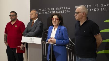 Josema Romeo (CC OO), Manuel Piquer (CEN), la consejera de Empleo del Gobierno, Carmen Maeztu, y Lorenzo Ríos (UGT), tras el pleno del Consejo de Diálogo Social.