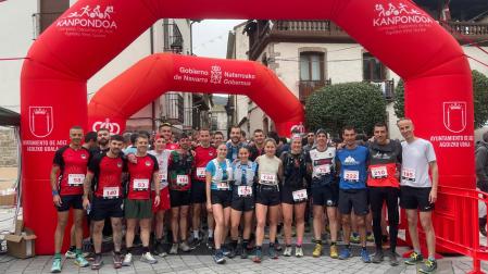 Los participantes de agoizkos en la línea de meta.ek