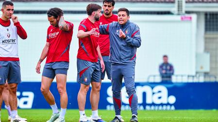 Alessio Lisci, dando instrucciones a Moncayola