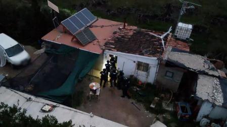 Agentes de la Guardia Civil durante la operación