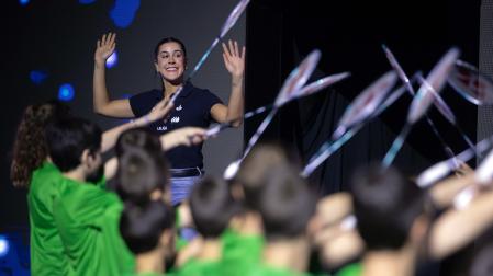 Pasillo de honor para la deportista onubense Carolina Marín, que se ha despedido del deporte profesional