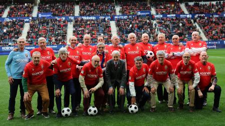 En la fila de arriba: Javier Vicuña, Julián Serrano, José María Lumbreras, Francisco Javier Goñi, José Ignacio Baráibar ‘Mauro’, Víctor Marro, Txuma Rández, José María Lecumberri, Patxi Rípodas, Francisco Javier Gabari y José Luis Barandica. En medio, Juan Emilio Macua. Abajo, Javier Mina, Enrique Martín Monreal, Patxi Iriguíbel, Pepe Alzate, José Manuel Echeverría, Javier Bayona, Juan Ángel Pascual y Dioni Domínguez.