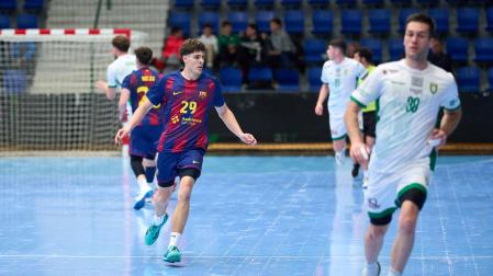 El sangüesino Adrián Sola Basterra, de 17 años, en su regreso a Anaitasuna tras haber fichado por el Barça y proclamarse campeón de la Liga Asobal