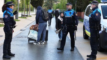 Fotos del desalojo del antiguo convento de Aranzadi en Pamplona