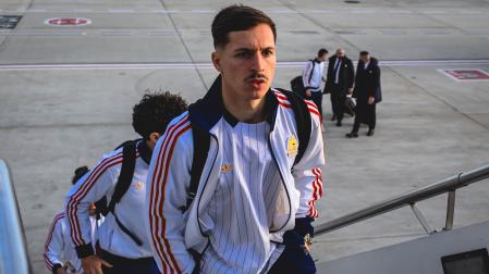 Bryan Zaragoza durante un vuelo con la Roma