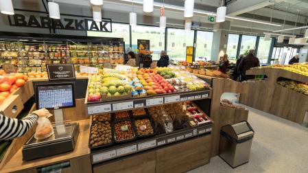 Sección de frutería de un supermercado BM