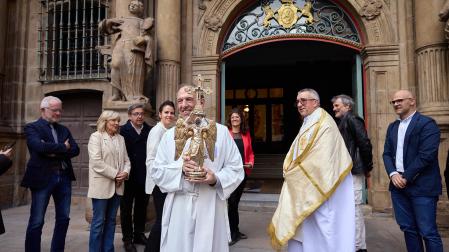 El Ángel de Aralar visita el Ayuntamiento de Pamplona