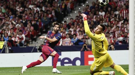 El delantero del FC Barcelona Ferrán Torres marca el 0-2 durante el encuentro