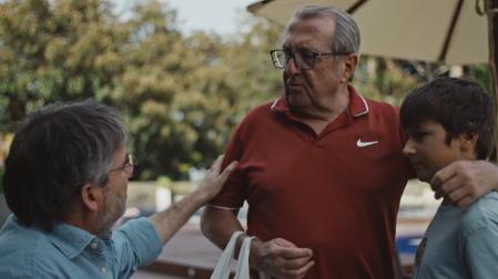 Jordi Évole junto a dos pamploneses durante la entrevista con Quevedo