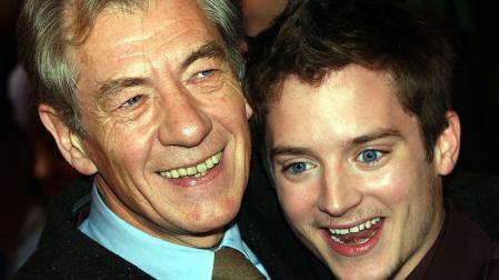 Ian McKellen y Elijah Wood, en la premier de la primera película de 'El señor de los anillos'