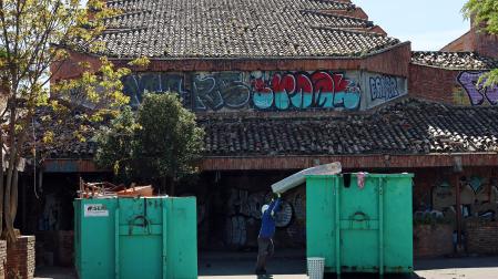 Fotos de los trabajos de limpieza tras el desalojo del antiguo convento de Agustinas de Aranzadi