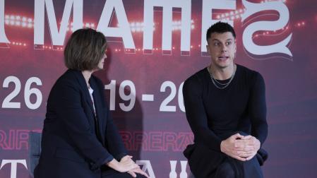 El músico, compositor y productor Pello Reparaz, y la diputada general de Bizkaia, Elixabete Etxanobe, durante la presentación de nuevos detalles sobre MITOAROA III
