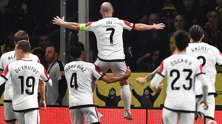 Los jugadores del Rayo celebran el tanto de Isi que les permite acceder a semifinales de la Conference League
