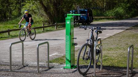 Imagen de la estación de reparación de bicicletas instalada en Irotz