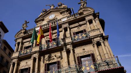 Fachada del Ayuntamiento de Pamplona, entidad que convoca la oposición