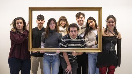 El grupo de teatro de la UPNA pone en escena ‘Pequeños episodios de fascismo cotidiano’.