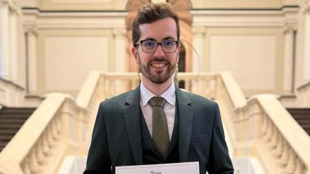 David Garciandía recoge el galardón en la Universidad de Deusto