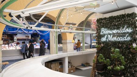 *A: Irati Aizpurua San Román *F: 14-04-26 *T: Hacen el 165 aniversario. Han pintado un mural. *L: Mercado de Santo Domingo, Pamplona.