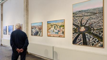 Los cuadros de Albert Sesma en la exposición de la Fábrica de Gomas