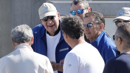 El rey Juan Carlos I, a su llegada al puerto deportivo de Sanxenxo este sábado