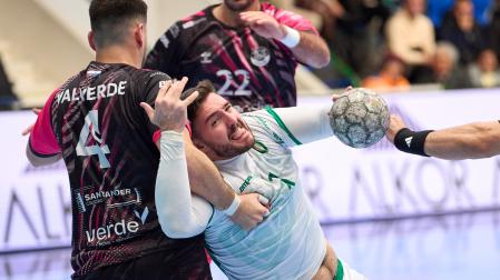 Como en la primera vuelta, Silva -autor este domingo de 6 goles- fue clave para el triunfo de Anaitasuna ante Sinfín