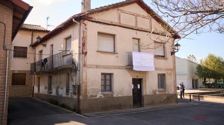 La casa situada en la calle San Martín 4, donde la familia okupa reside actualmente