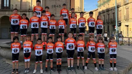 El Club Ciclista Tafallés cuenta para la presente temporada con veinticuatro corredores