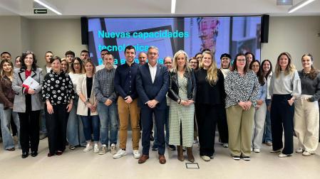 El consejero Juan Luis García, junto con miembros de LABAJERA