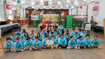 Los alumnos del colegio Anunciata de Tudela abrieron este lunes los talleres Verduart que se desarrollan en la Carpa de la Orden del Volatín instalada en el paseo del Queiles de Tudela