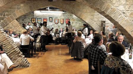 Una cena anterior en la sociedad gastronómica y cultural Napardi