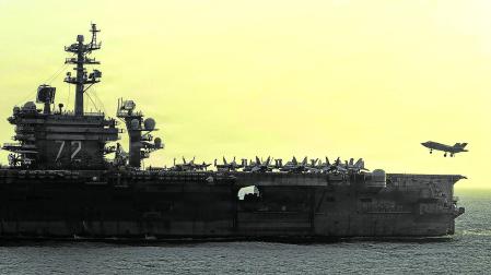 El portaviones USS Abraham Lincoln participa en el bloqueo estadounidense del estrecho de Ormuz