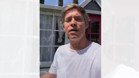 Imagen del vídeo publicado por el cantante Carlos Baute para pedir perdón por llamar "mona" a la actual presidenta de Venezuela, Delcy Rodríguez