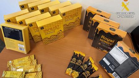 Investigado en Barcelona un hombre por vender oculto en sobres de miel un medicamento sexual